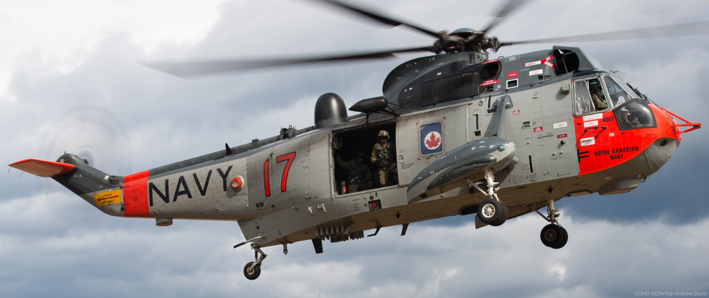 ch-124 sea king royal canadian navy sikorsky naval helicopter rcaf hmcs squadron 06