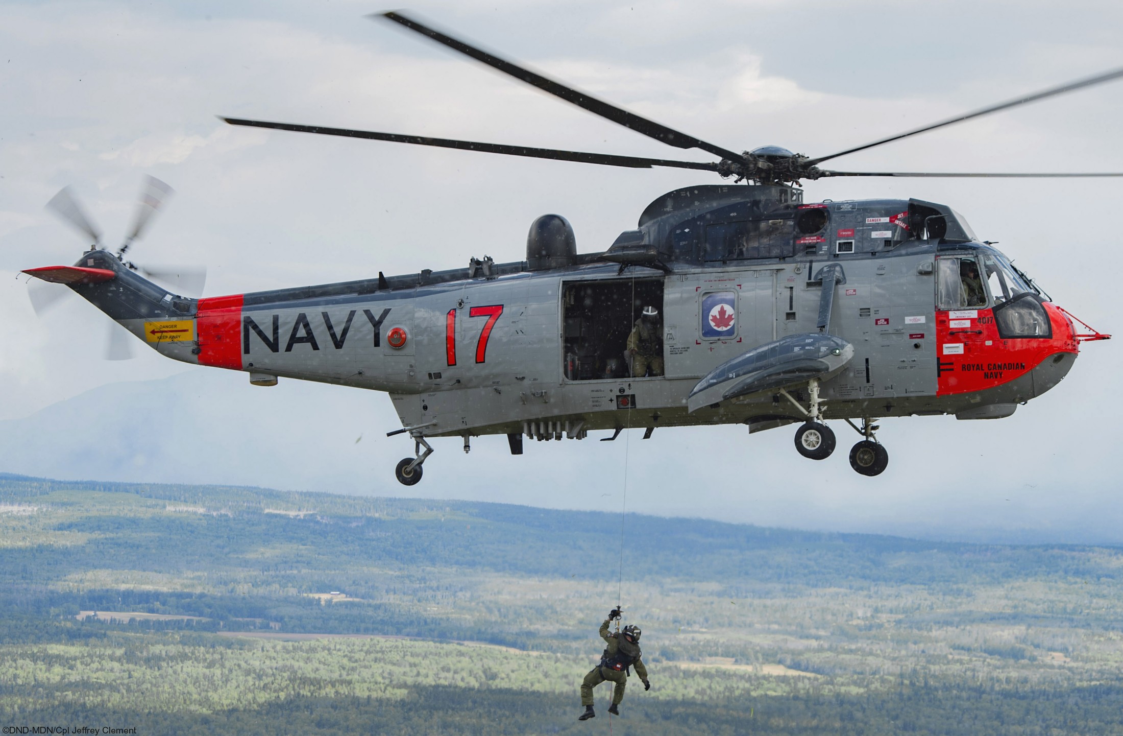 ch-124 sea king royal canadian navy sikorsky naval helicopter rcaf hmcs squadron 07