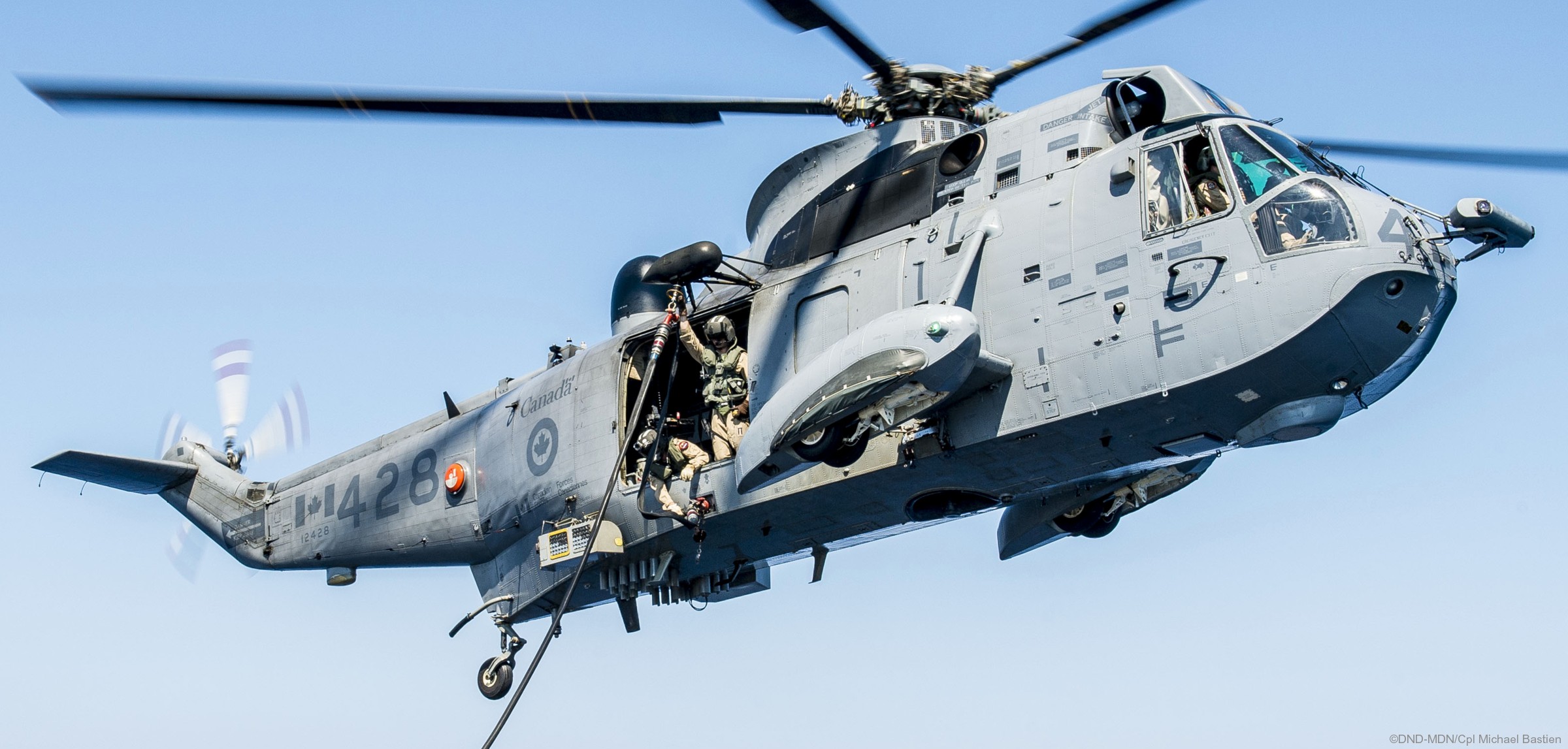 ch-124 sea king royal canadian navy sikorsky naval helicopter rcaf hmcs squadron 08x cfb shearwater patricia bay