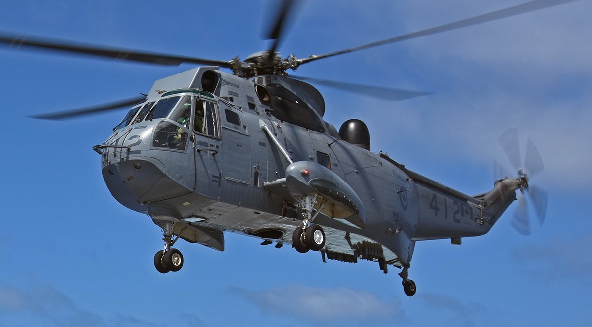 ch-124 sea king royal canadian navy sikorsky naval helicopter rcaf hmcs squadron 11