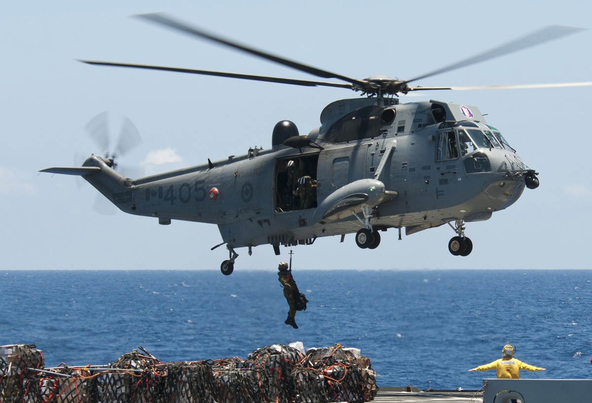 ch-124 sea king royal canadian navy sikorsky naval helicopter rcaf hmcs squadron 17
