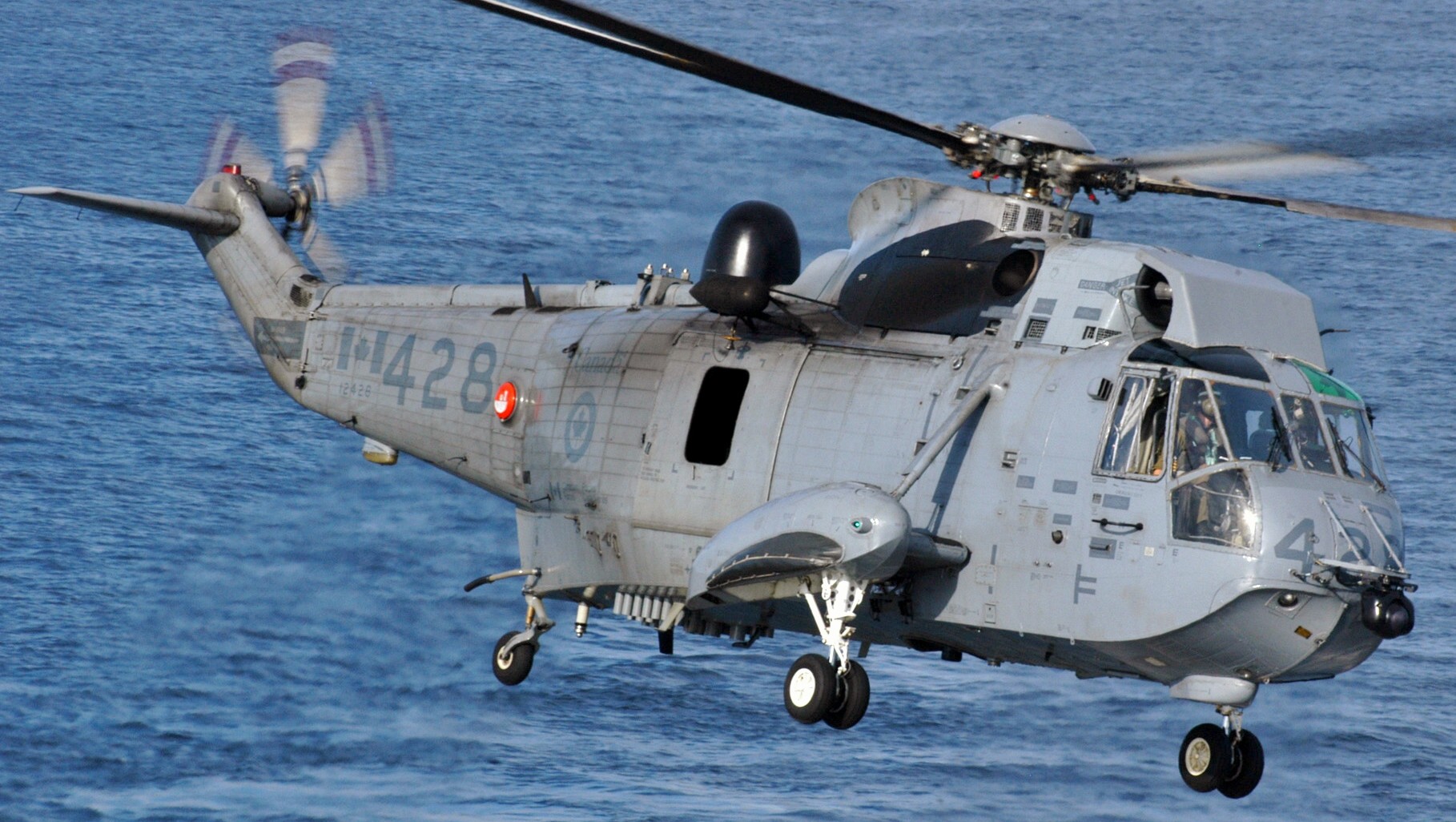 ch-124 sea king royal canadian navy sikorsky naval helicopter rcaf hmcs squadron 18
