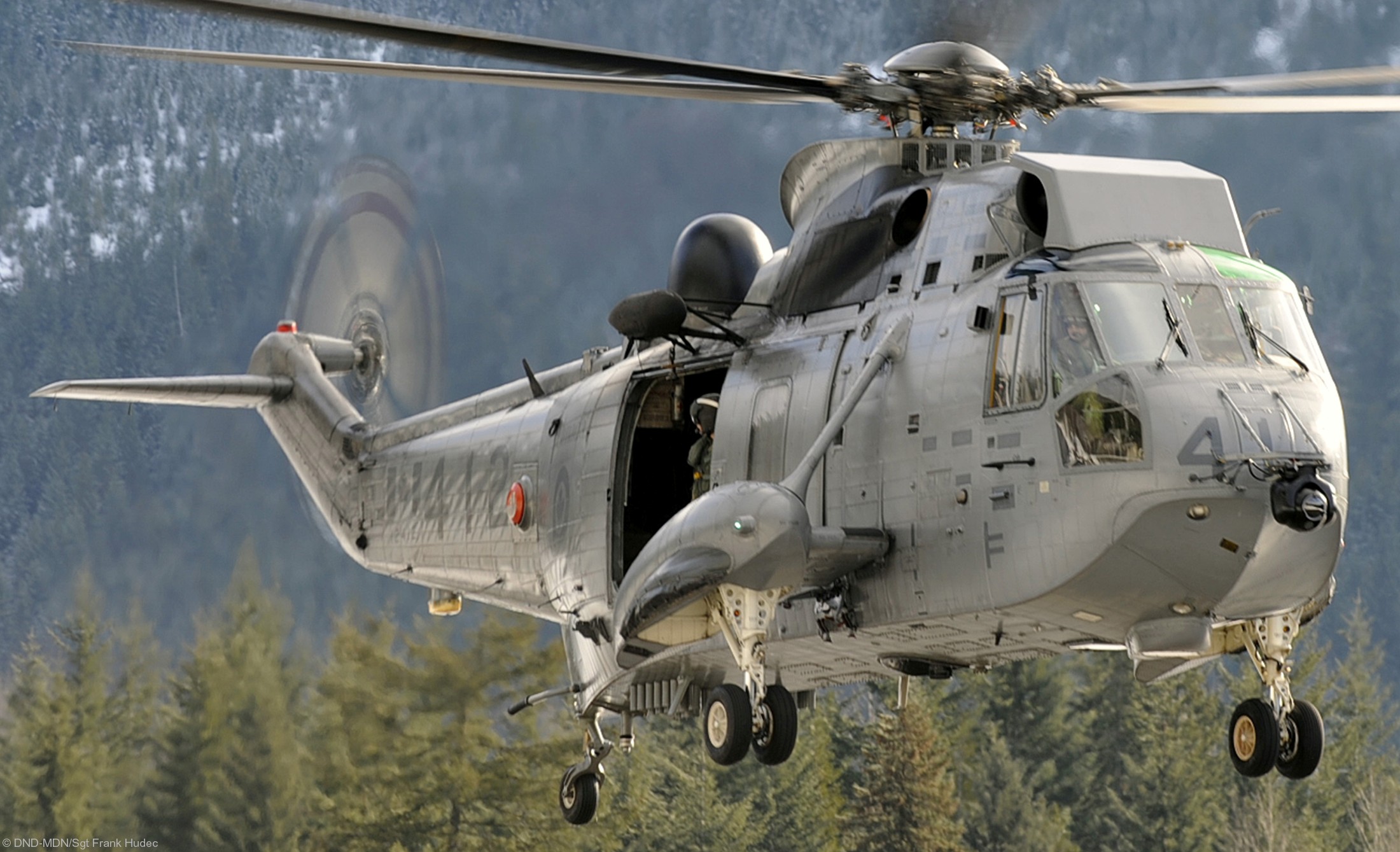 ch-124 sea king royal canadian navy sikorsky naval helicopter rcaf hmcs squadron 21