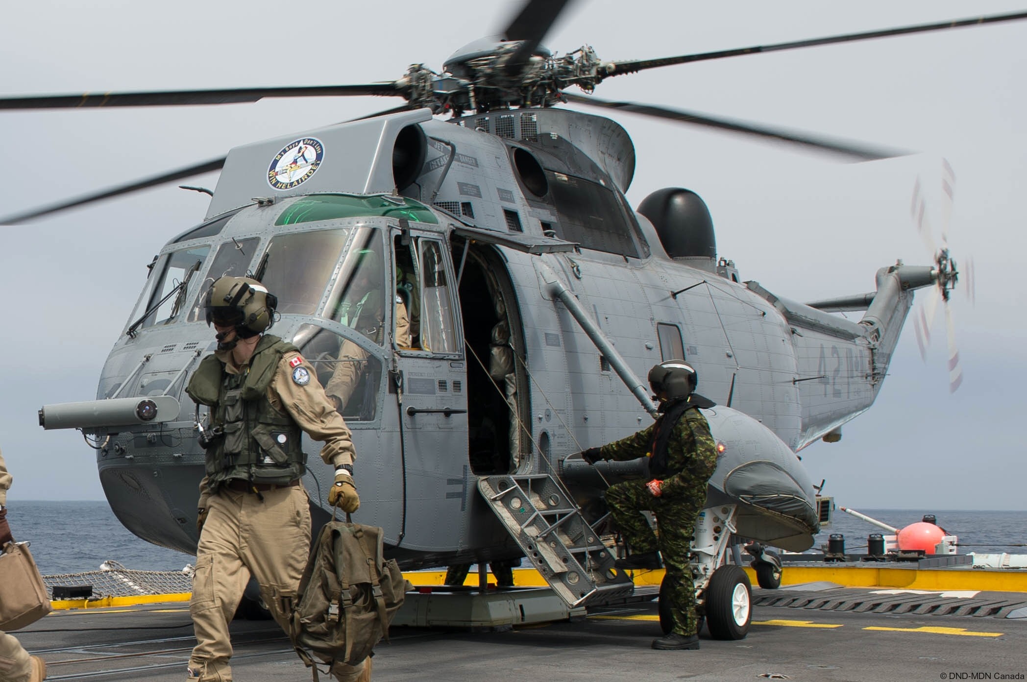 ch-124 sea king royal canadian navy sikorsky naval helicopter rcaf hmcs squadron 24