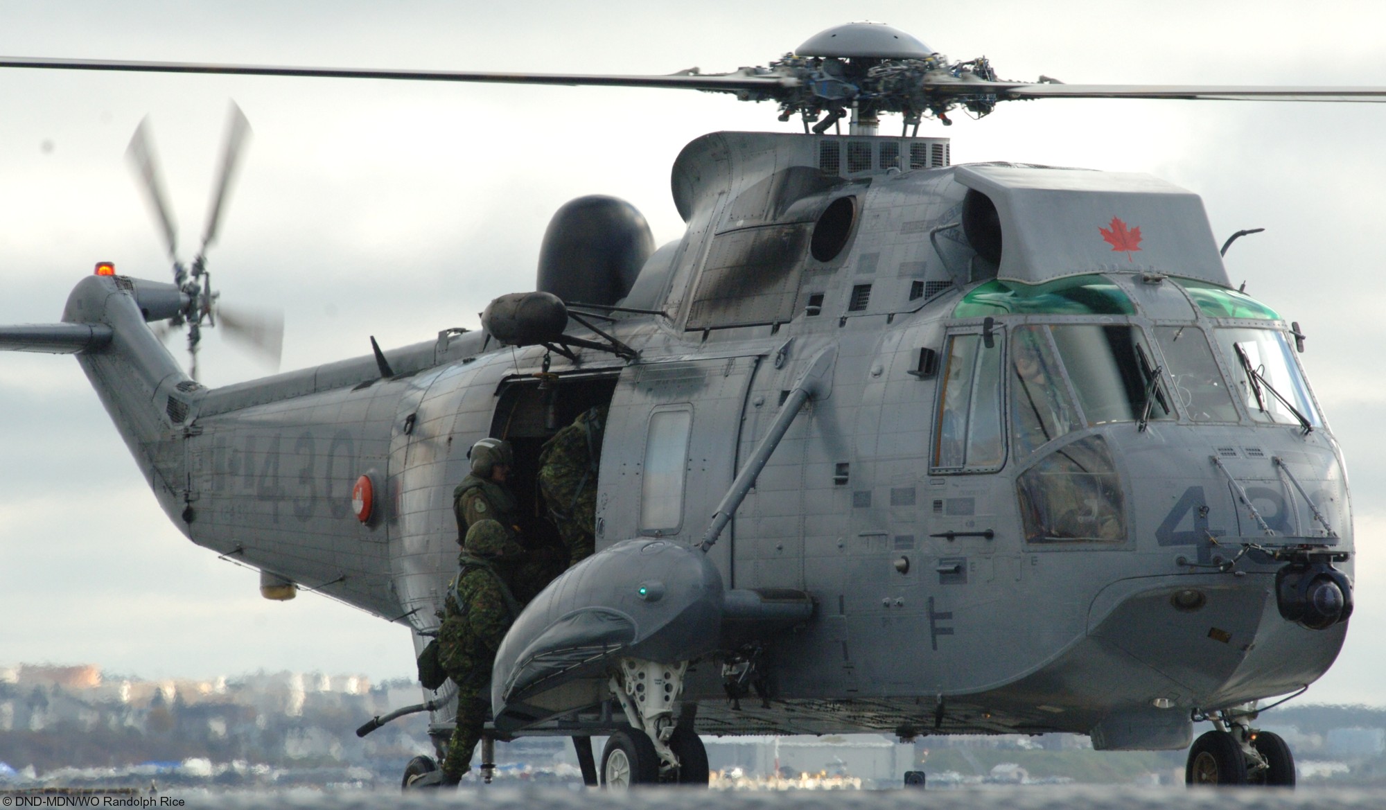 ch-124 sea king royal canadian navy sikorsky naval helicopter rcaf hmcs squadron 25