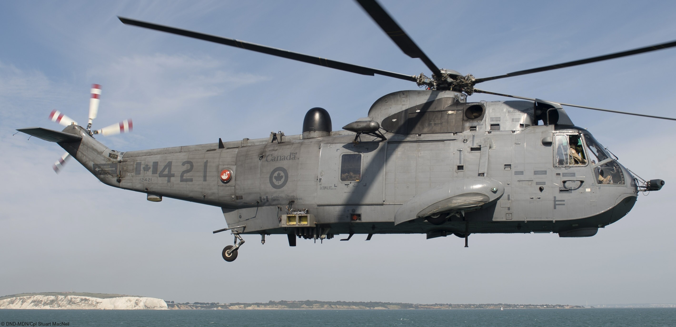 ch-124 sea king royal canadian navy sikorsky naval helicopter rcaf hmcs squadron 27