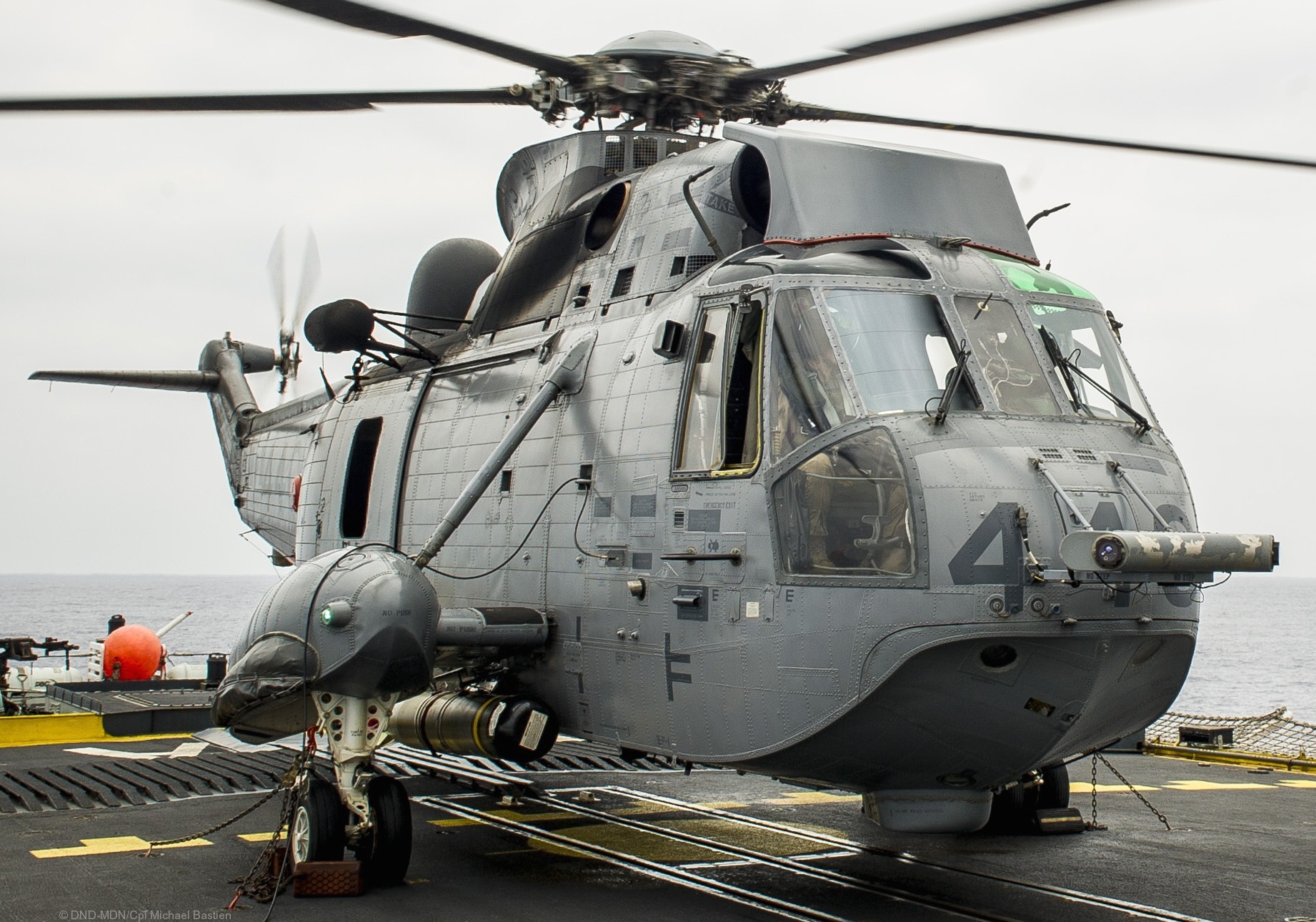 ch-124 sea king royal canadian navy sikorsky naval helicopter rcaf hmcs squadron 31