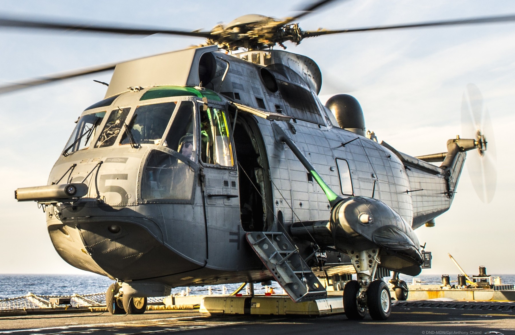 ch-124 sea king royal canadian navy sikorsky naval helicopter rcaf hmcs squadron 35