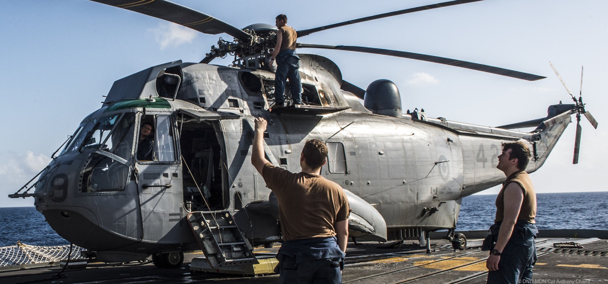 ch-124 sea king royal canadian navy sikorsky naval helicopter rcaf hmcs squadron 36