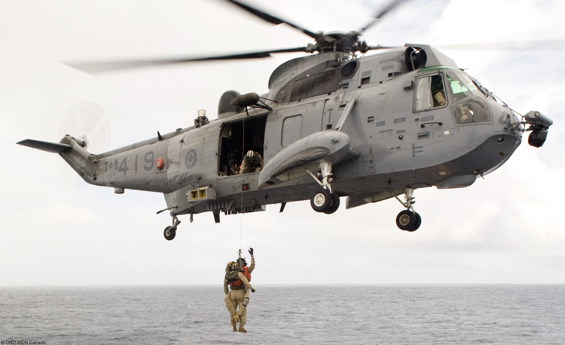 ch-124 sea king royal canadian navy sikorsky naval helicopter rcaf hmcs squadron 38