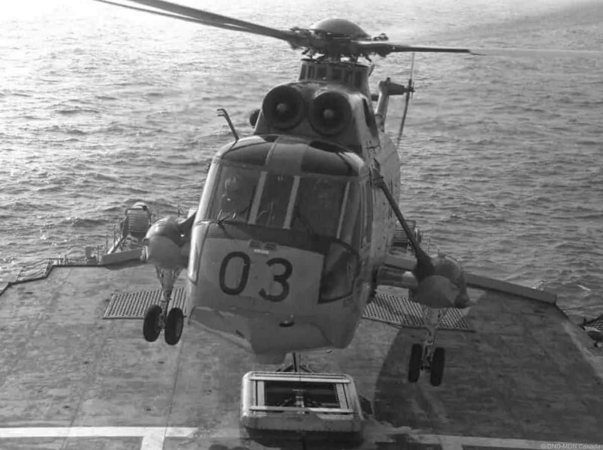 ch-124 sea king royal canadian navy sikorsky naval helicopter rcaf hmcs squadron 40