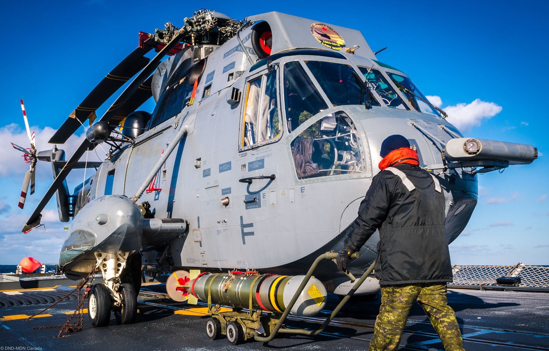 ch-124 sea king royal canadian navy sikorsky naval helicopter rcaf hmcs squadron 48 mk.46 torpedo