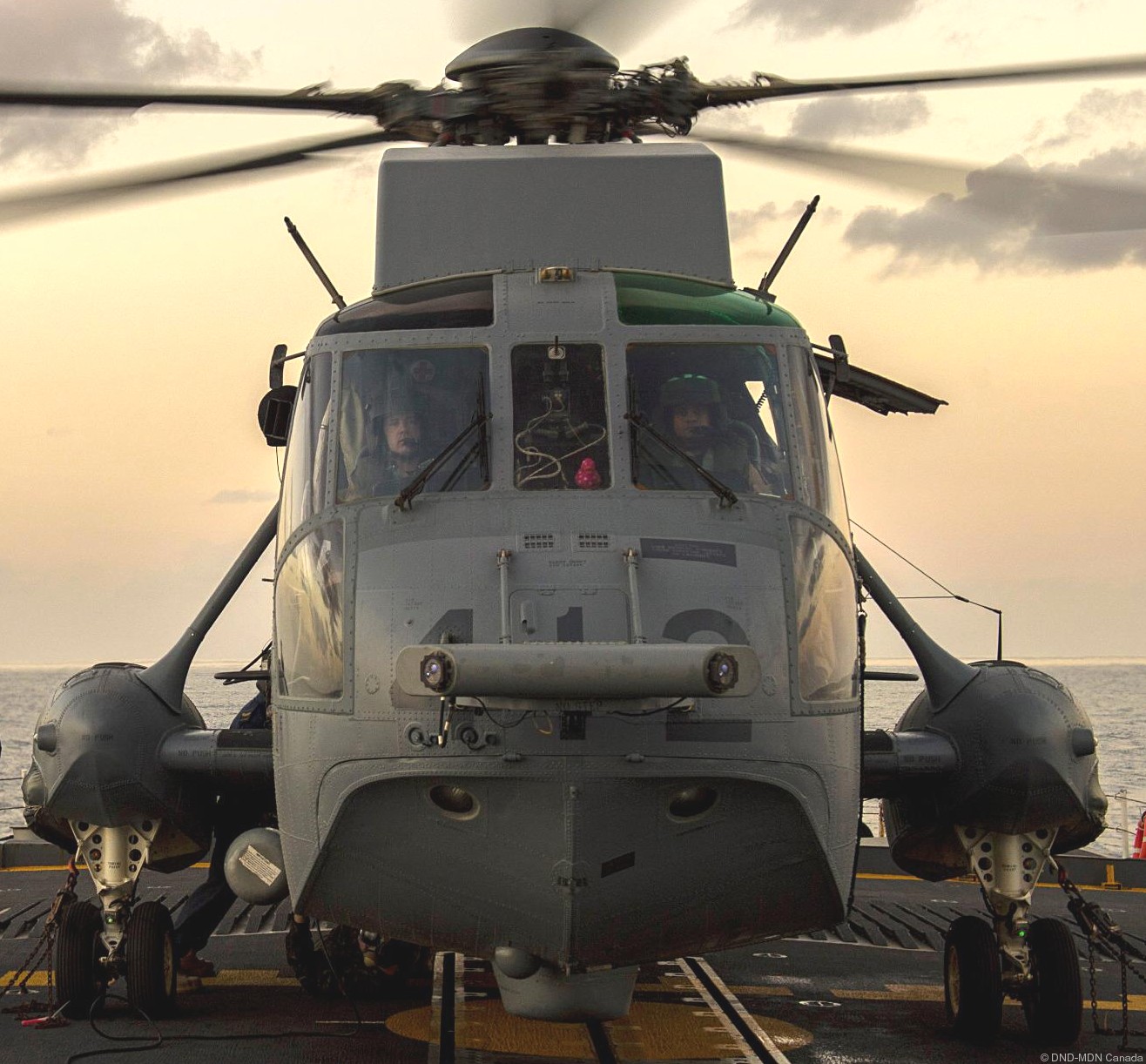 ch-124 sea king royal canadian navy sikorsky naval helicopter rcaf hmcs squadron 49