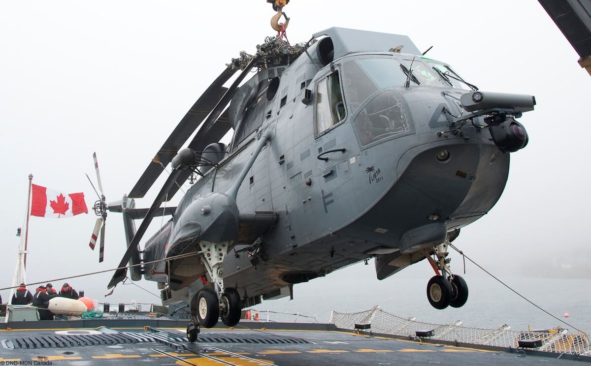ch-124 sea king royal canadian navy sikorsky naval helicopter rcaf hmcs squadron 56