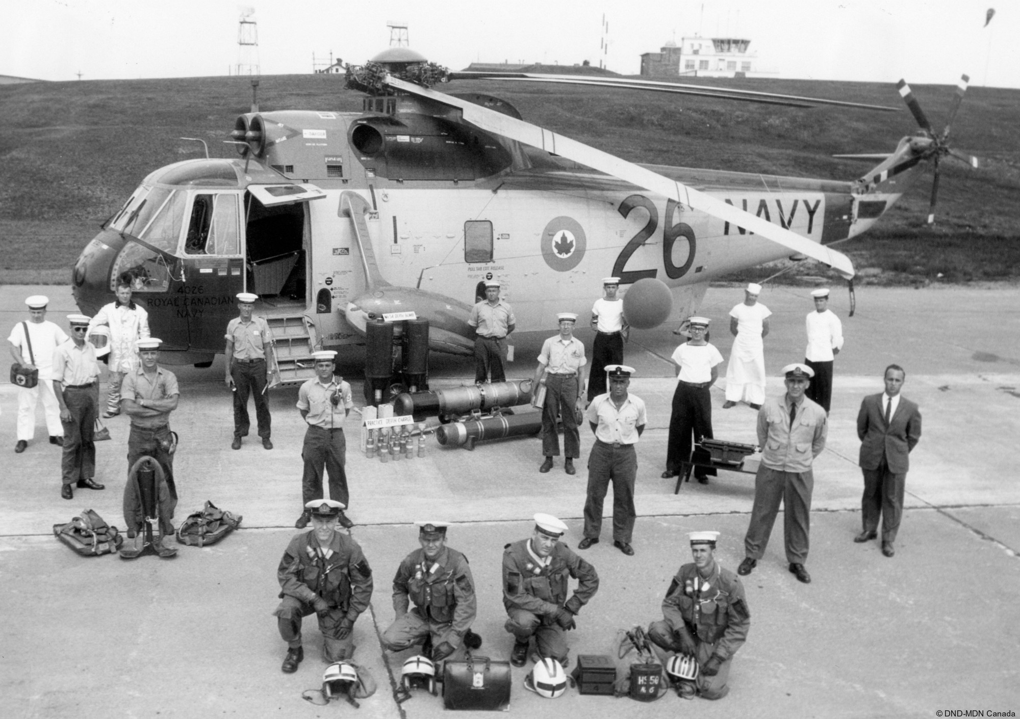 ch-124 sea king royal canadian navy sikorsky naval helicopter rcaf hmcs squadron 58
