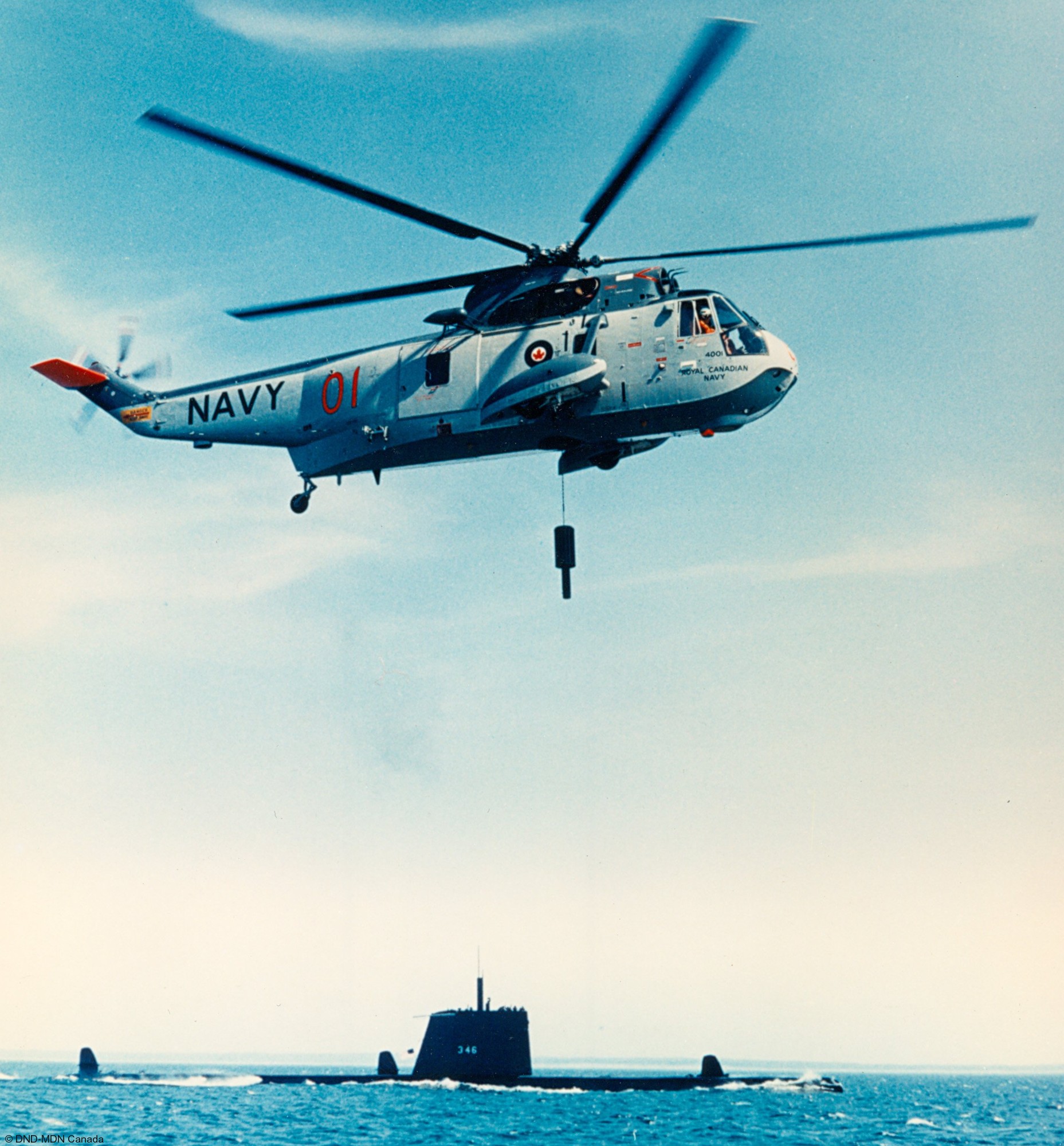 ch-124 sea king royal canadian navy sikorsky naval helicopter rcaf hmcs squadron 60 dipping sonar