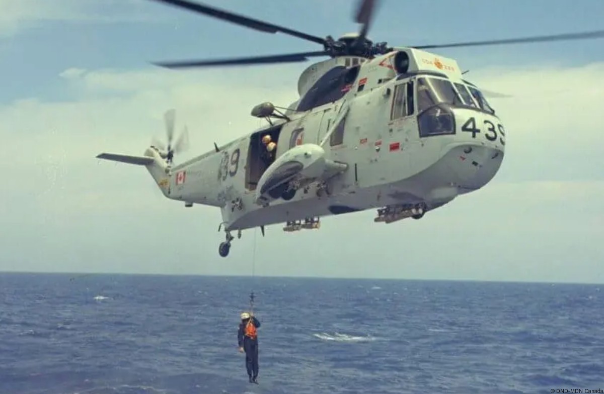 ch-124 sea king royal canadian navy sikorsky naval helicopter rcaf hmcs squadron 64