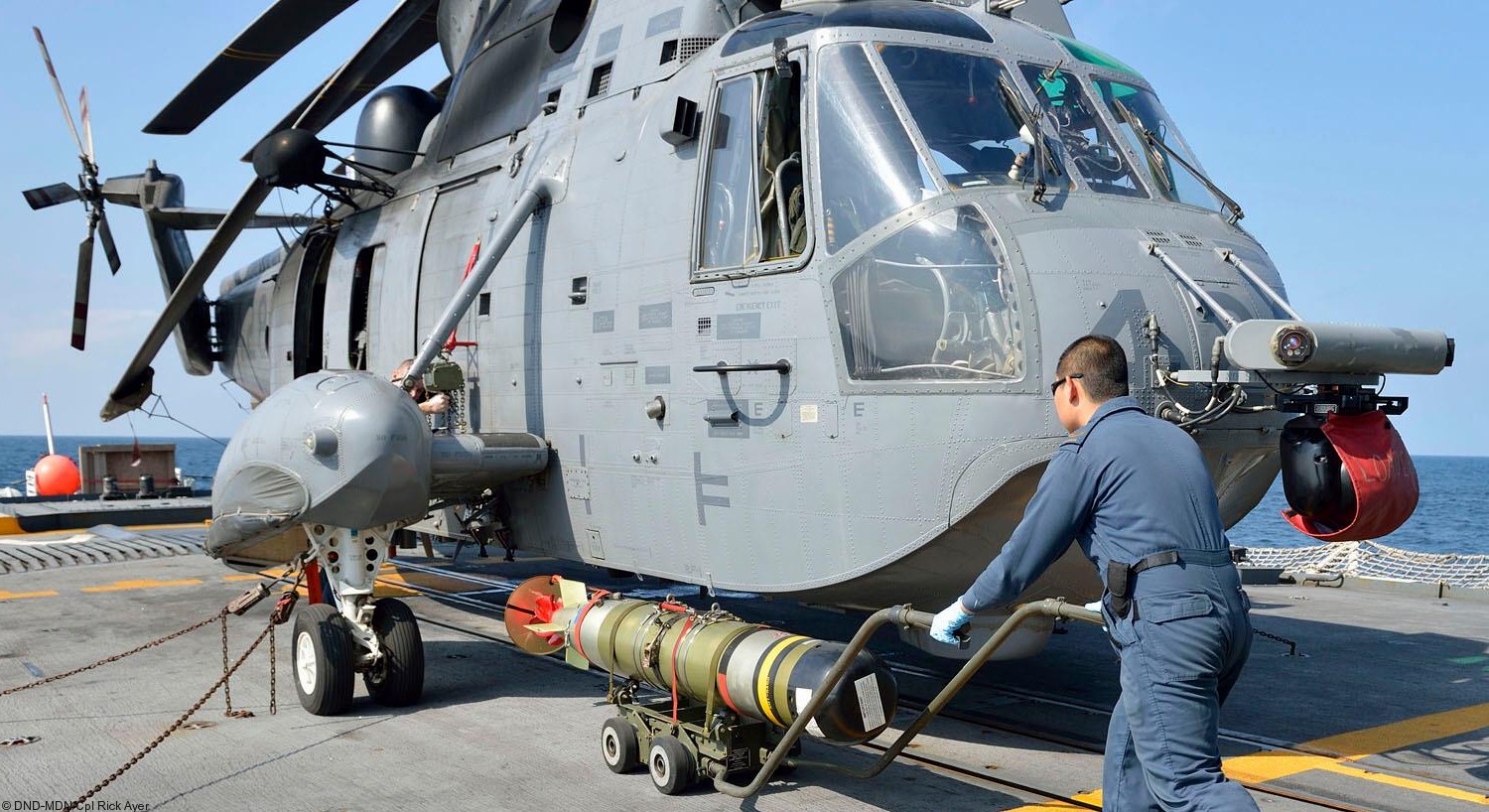 ch-124 sea king royal canadian navy sikorsky naval helicopter rcaf hmcs squadron 78 mk.46 torpedo