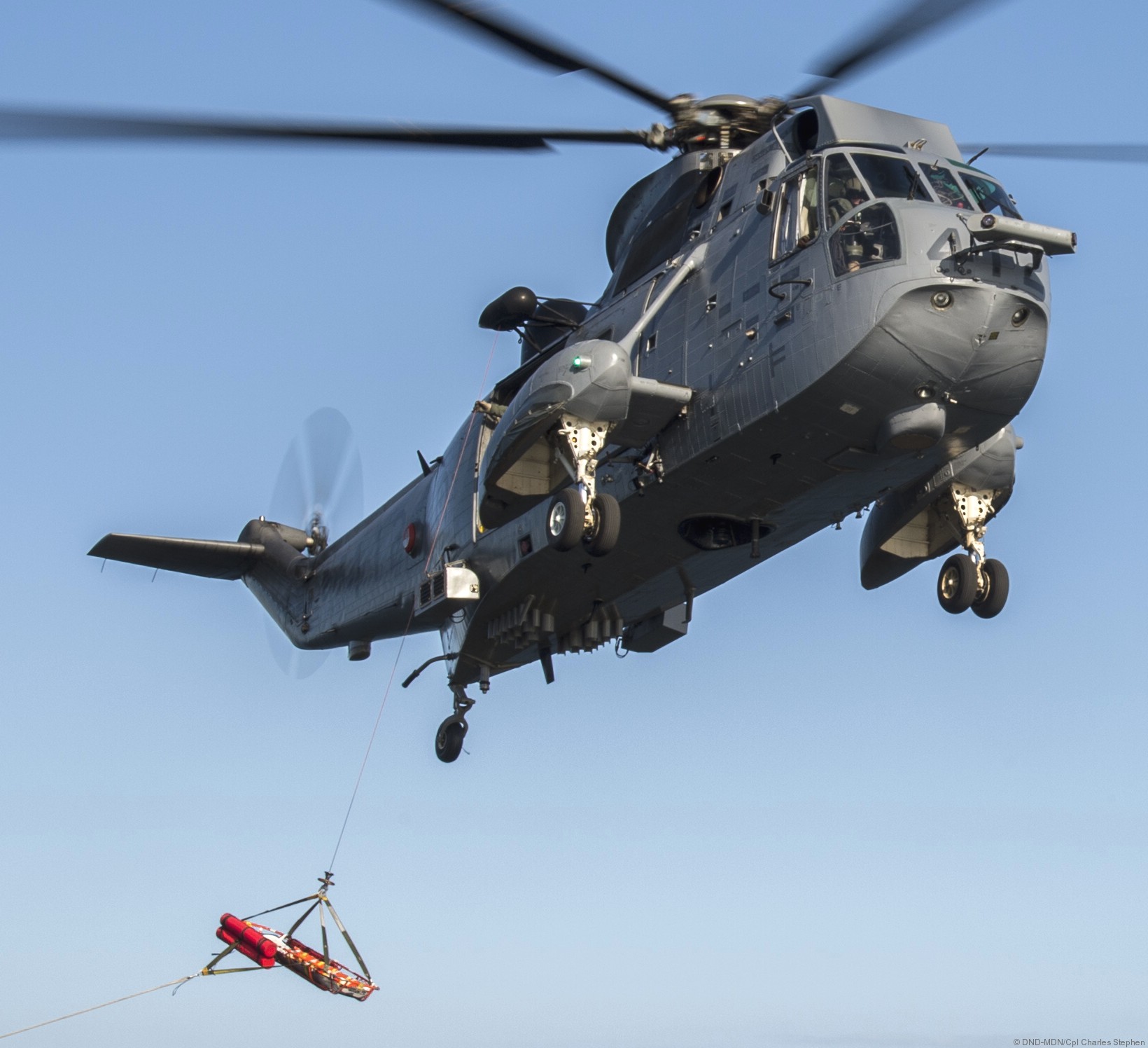 ch-124 sea king royal canadian navy sikorsky naval helicopter rcaf hmcs squadron 82
