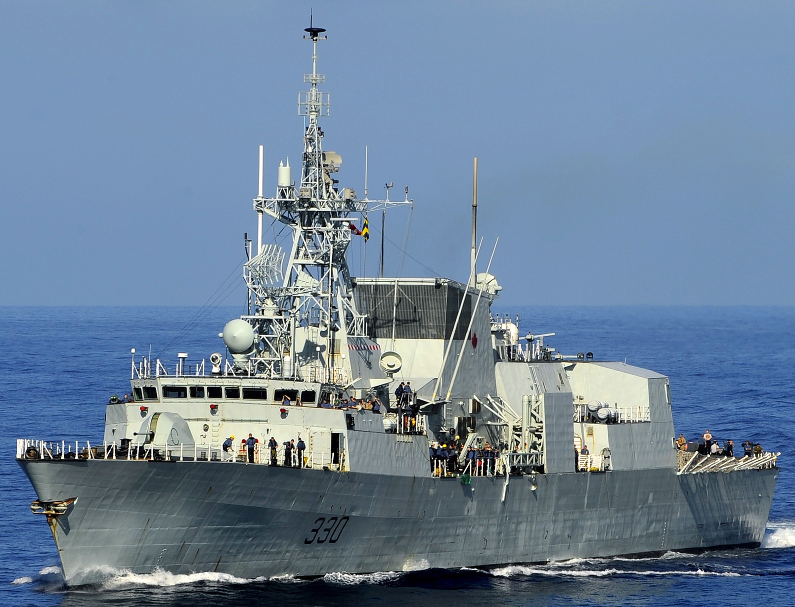 ffh-330 hmcs halifax class helicopter patrol frigate royal canadian navy rcn ncsm marine royale canadienne 02