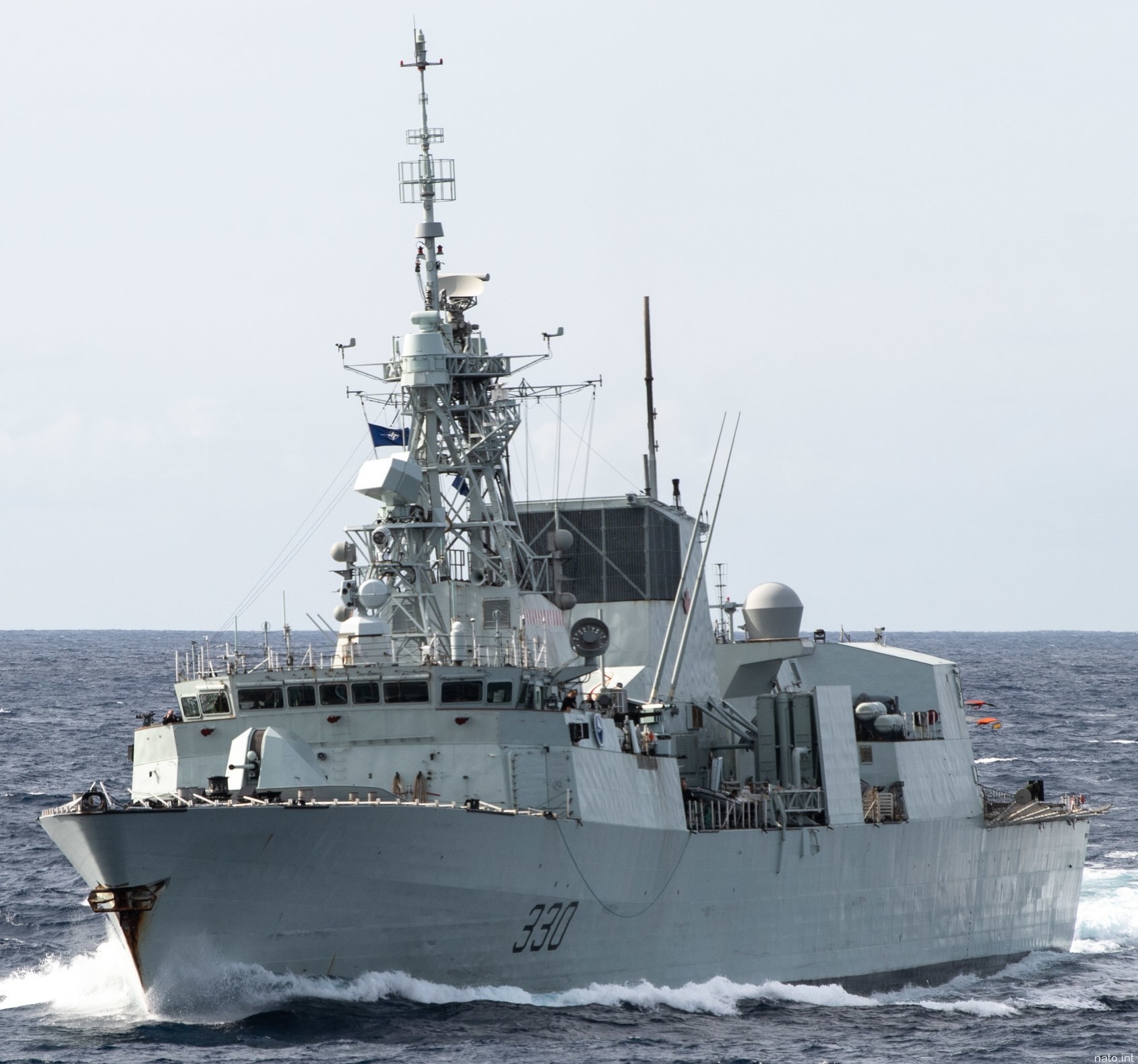 ffh-330 hmcs halifax class helicopter patrol frigate royal canadian navy rcn ncsm marine royale canadienne 13