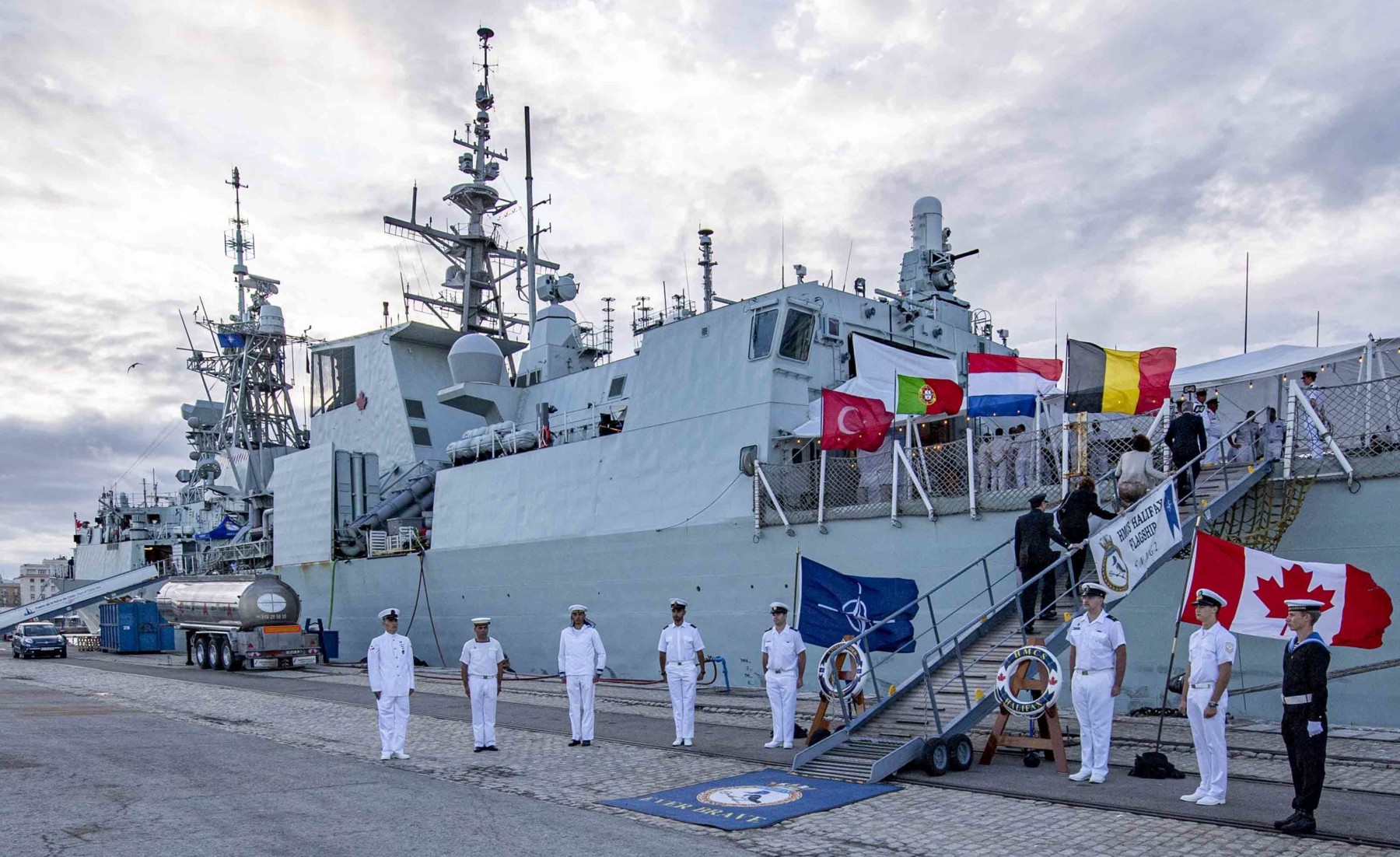 ffh-330 hmcs halifax class helicopter patrol frigate royal canadian navy rcn ncsm marine royale canadienne 16 nato snmg-2