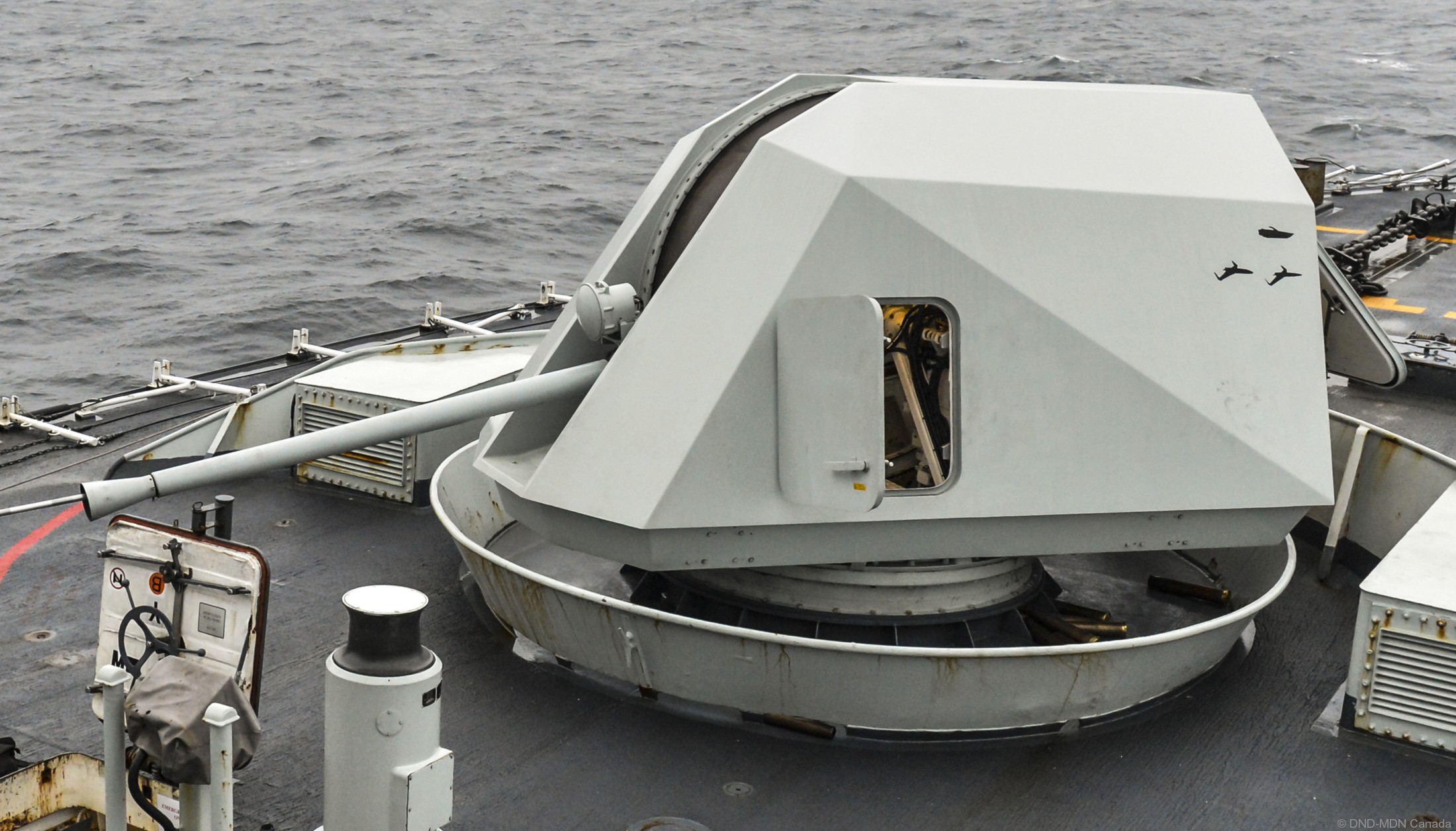 halifax class helicopter patrol frigate royal canadian navy 36 bofors mk.3 gun