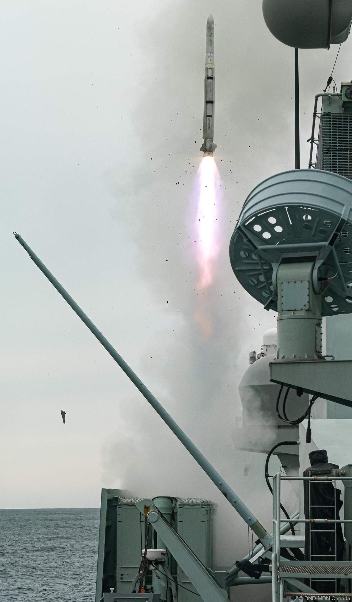 halifax class helicopter patrol frigate royal canadian navy 02c rim-162 essm missile