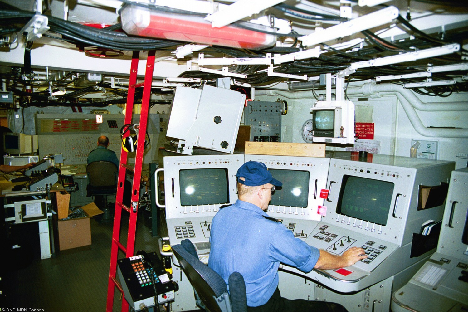 halifax class helicopter patrol frigate royal canadian navy 03c machinery room