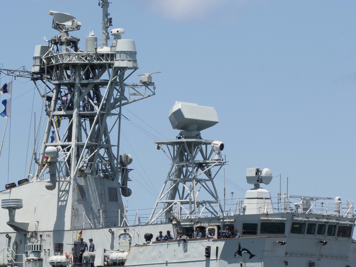 ffh-331 hmcs vancouver halifax class helicopter patrol frigate ncsm royal canadian navy 12 saab ceros-200 sea giraffe fire control radar thales smart-s