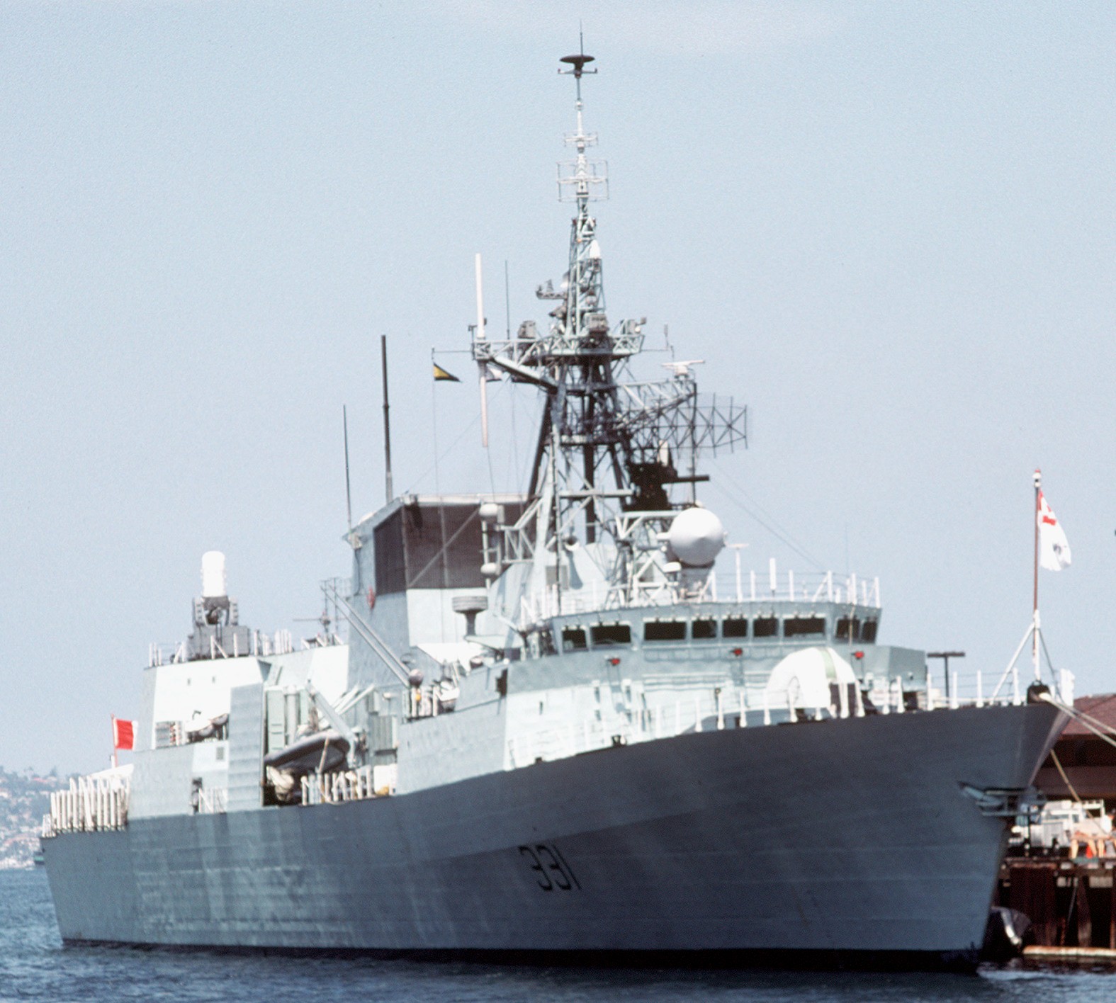 ffh-331 hmcs vancouver halifax class helicopter patrol frigate ncsm royal canadian navy 33