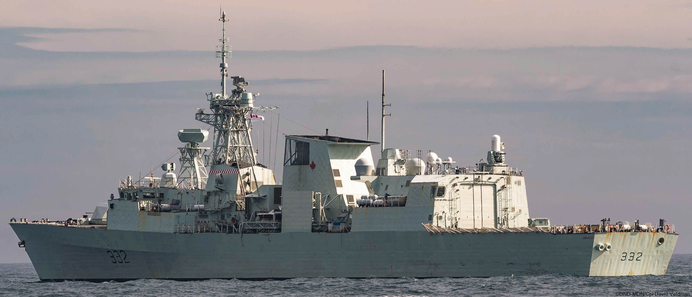 ffh-332 hmcs ville de quebec halifax class helicopter patrol frigate ncsm royal canadian navy 04