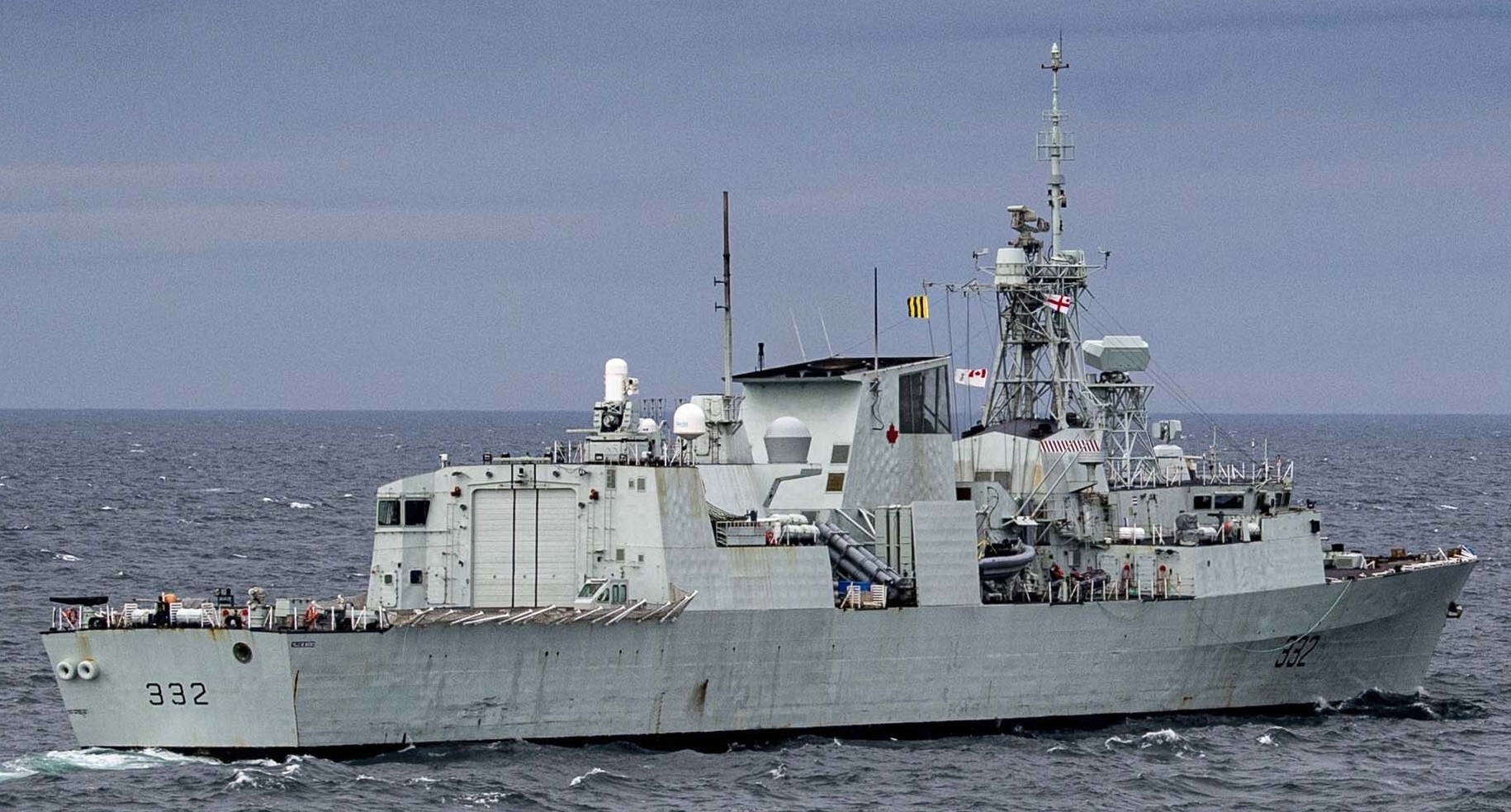 ffh-332 hmcs ville de quebec halifax class helicopter patrol frigate ncsm royal canadian navy 08