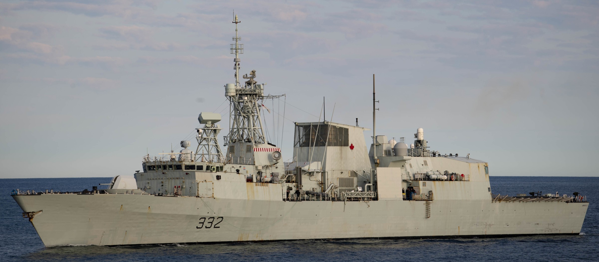ffh-332 hmcs ville de quebec halifax class helicopter patrol frigate ncsm royal canadian navy 10