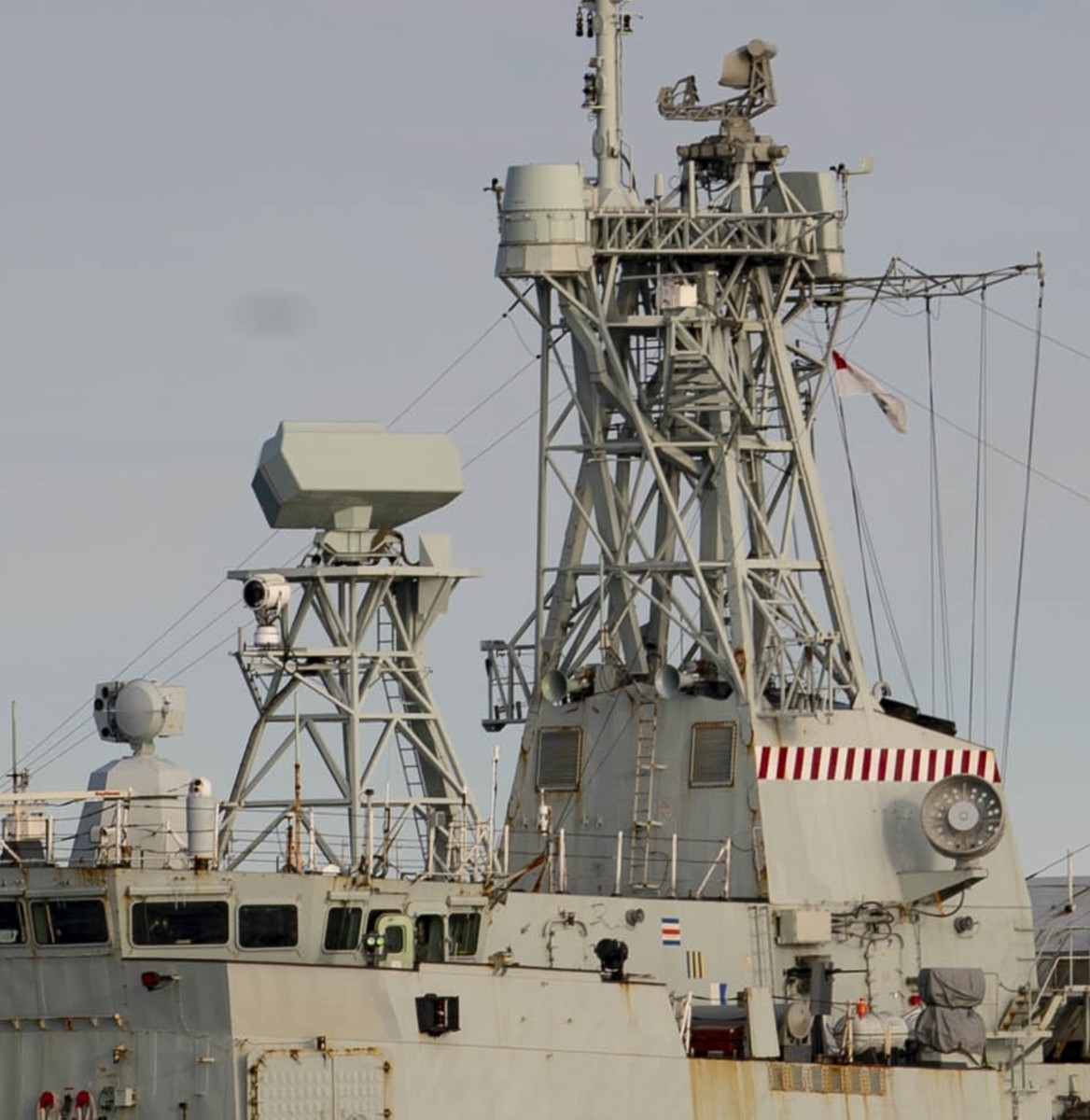 ffh-332 hmcs ville de quebec halifax class helicopter patrol frigate ncsm royal canadian navy 10a thales smart-s radar saab sea giraffe