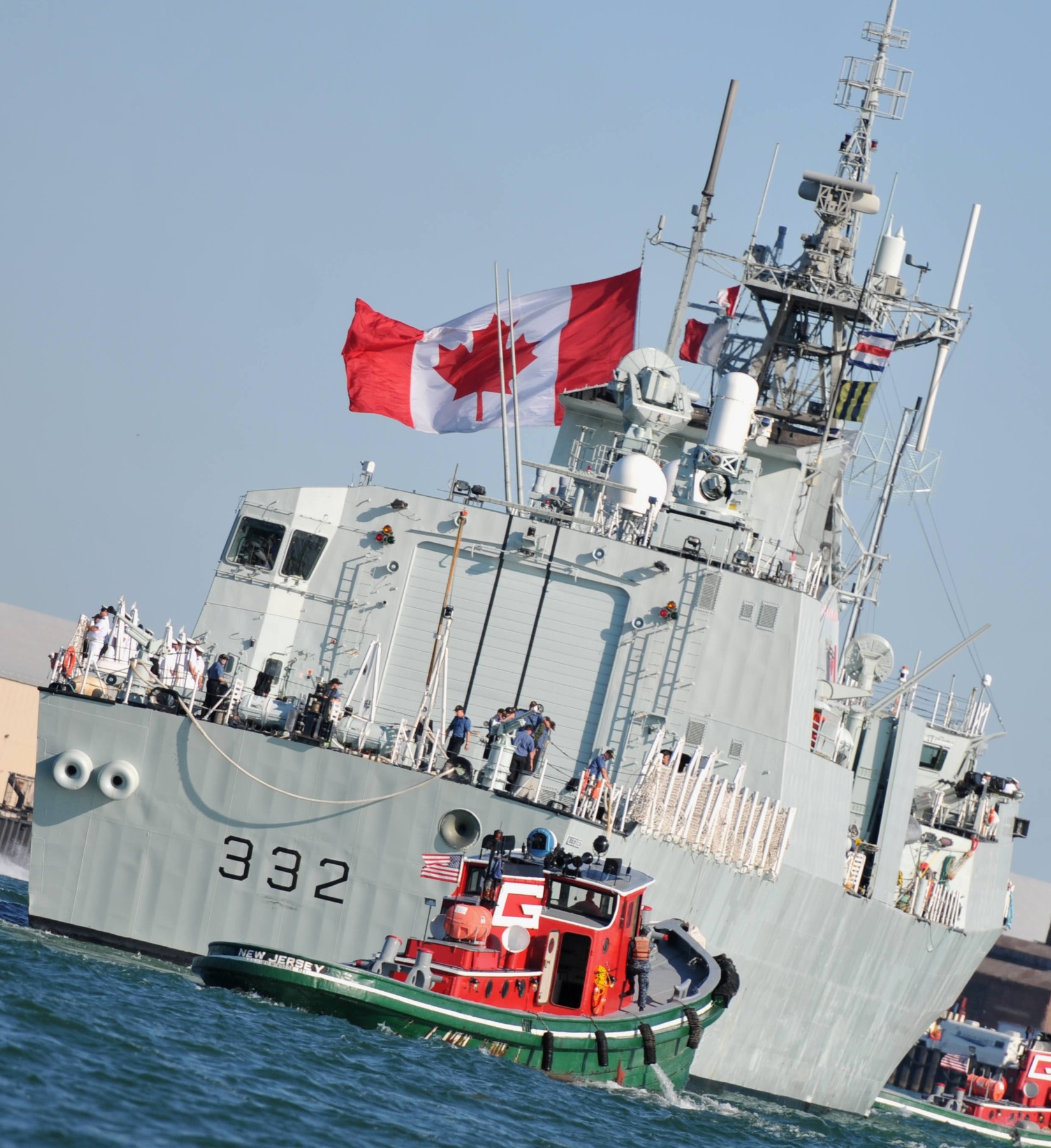 ffh-332 hmcs ville de quebec halifax class helicopter patrol frigate ncsm royal canadian navy 18