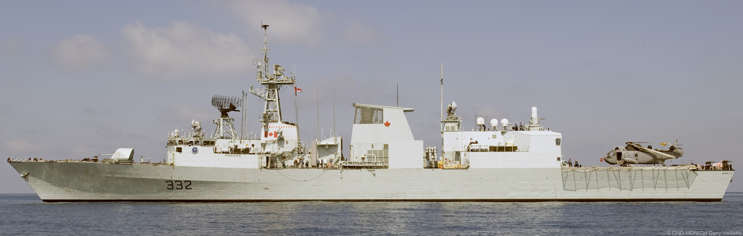 ffh-332 hmcs ville de quebec halifax class helicopter patrol frigate ncsm royal canadian navy 34