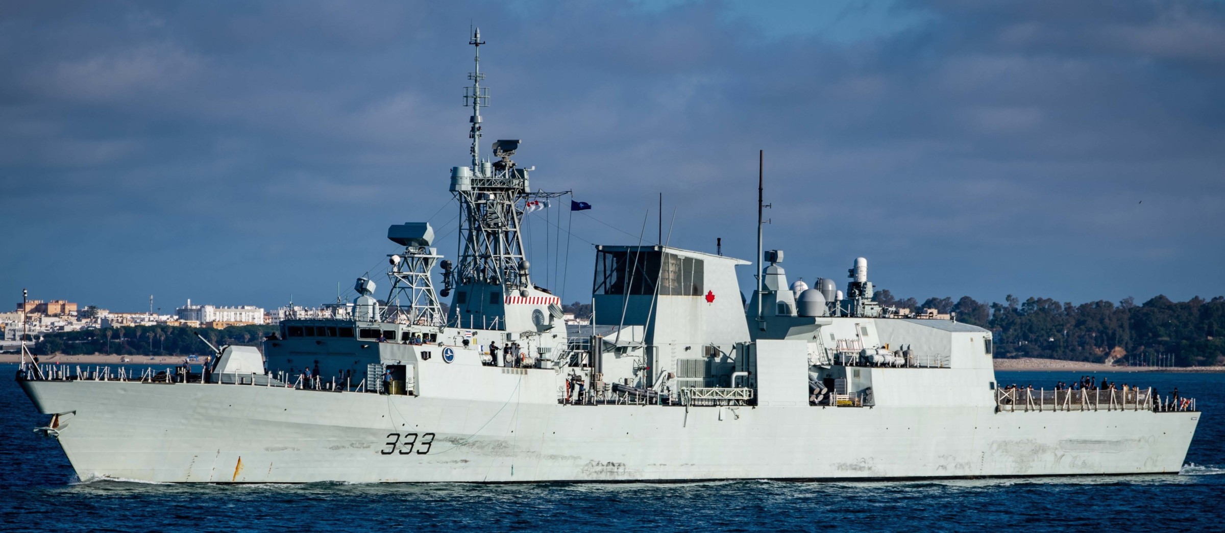 ffh-333 hmcs toronto halifax class helicopter patrol frigate ncsm royal canadian navy 10