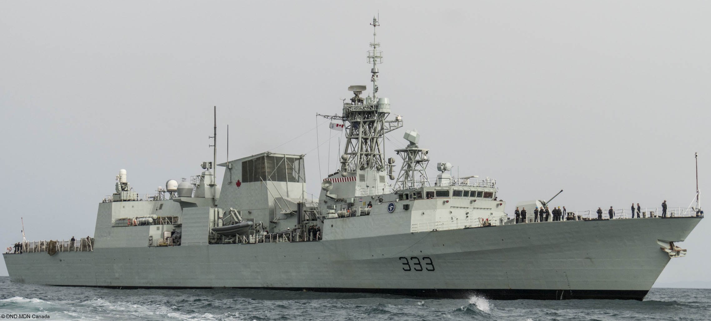 ffh-333 hmcs toronto halifax class helicopter patrol frigate ncsm royal canadian navy 35