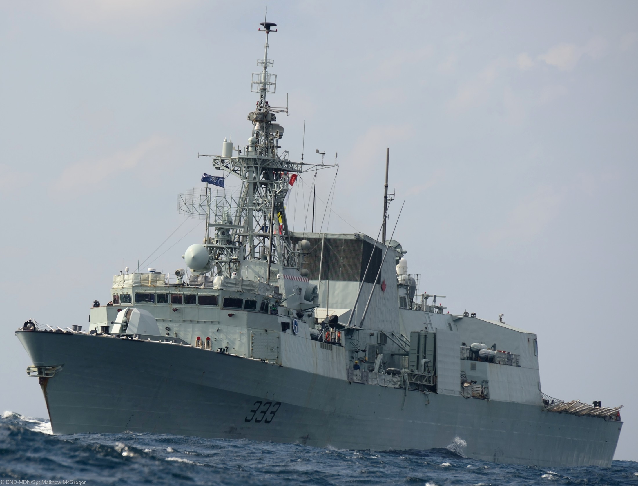 ffh-333 hmcs toronto halifax class helicopter patrol frigate ncsm royal canadian navy 39