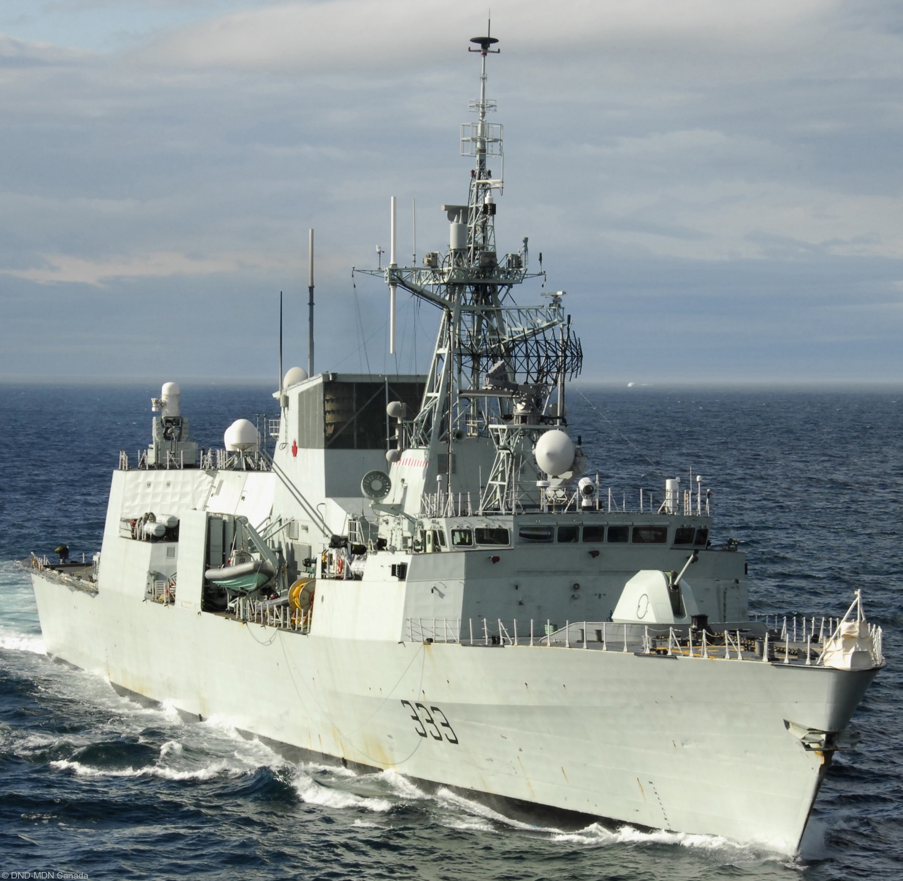 ffh-333 hmcs toronto halifax class helicopter patrol frigate ncsm royal canadian navy 55