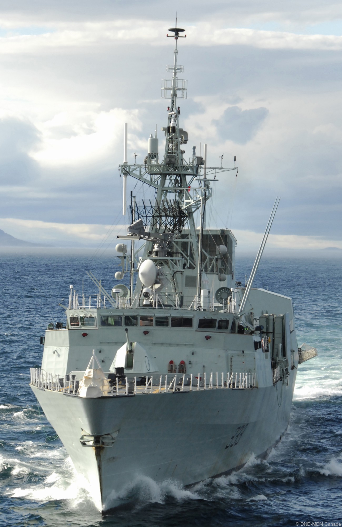 ffh-333 hmcs toronto halifax class helicopter patrol frigate ncsm royal canadian navy 56