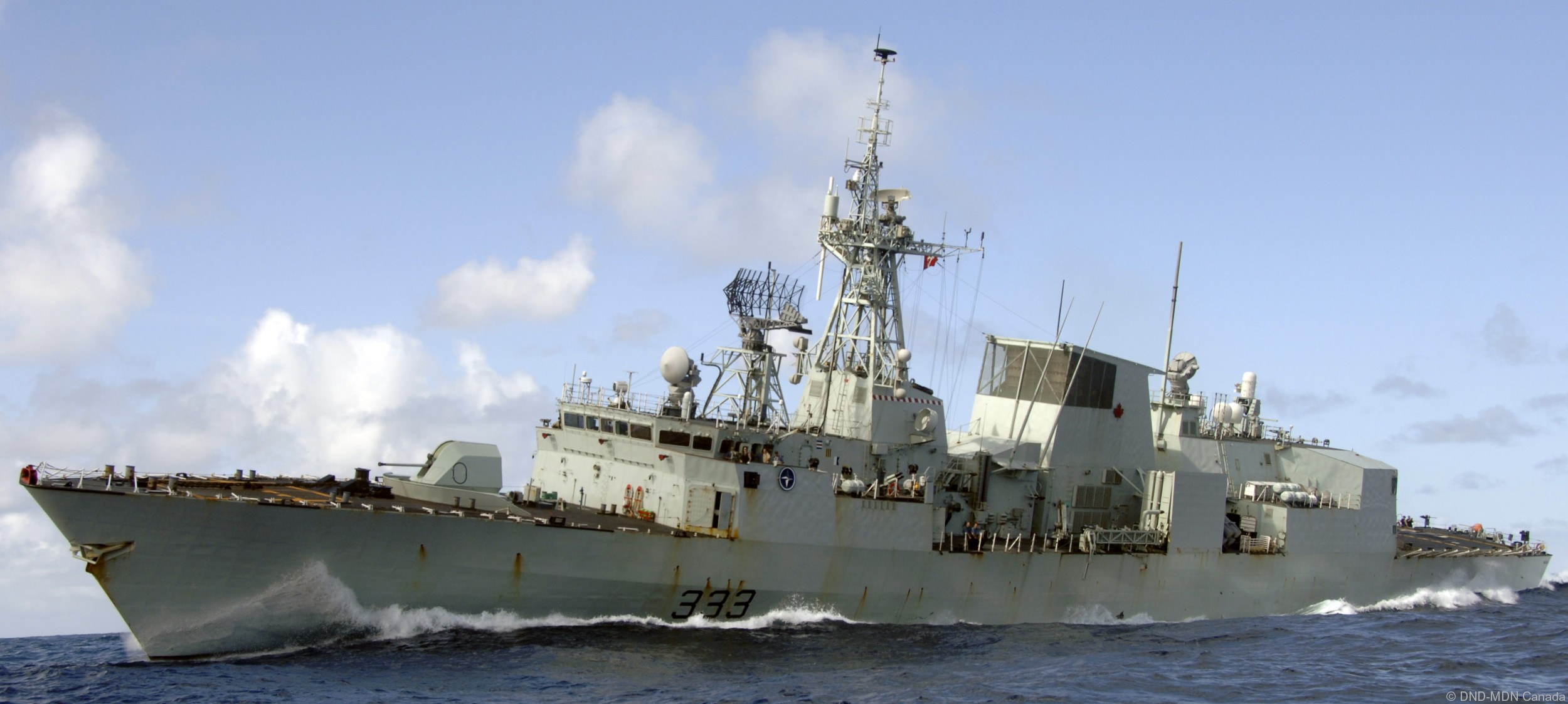 ffh-333 hmcs toronto halifax class helicopter patrol frigate ncsm royal canadian navy 57