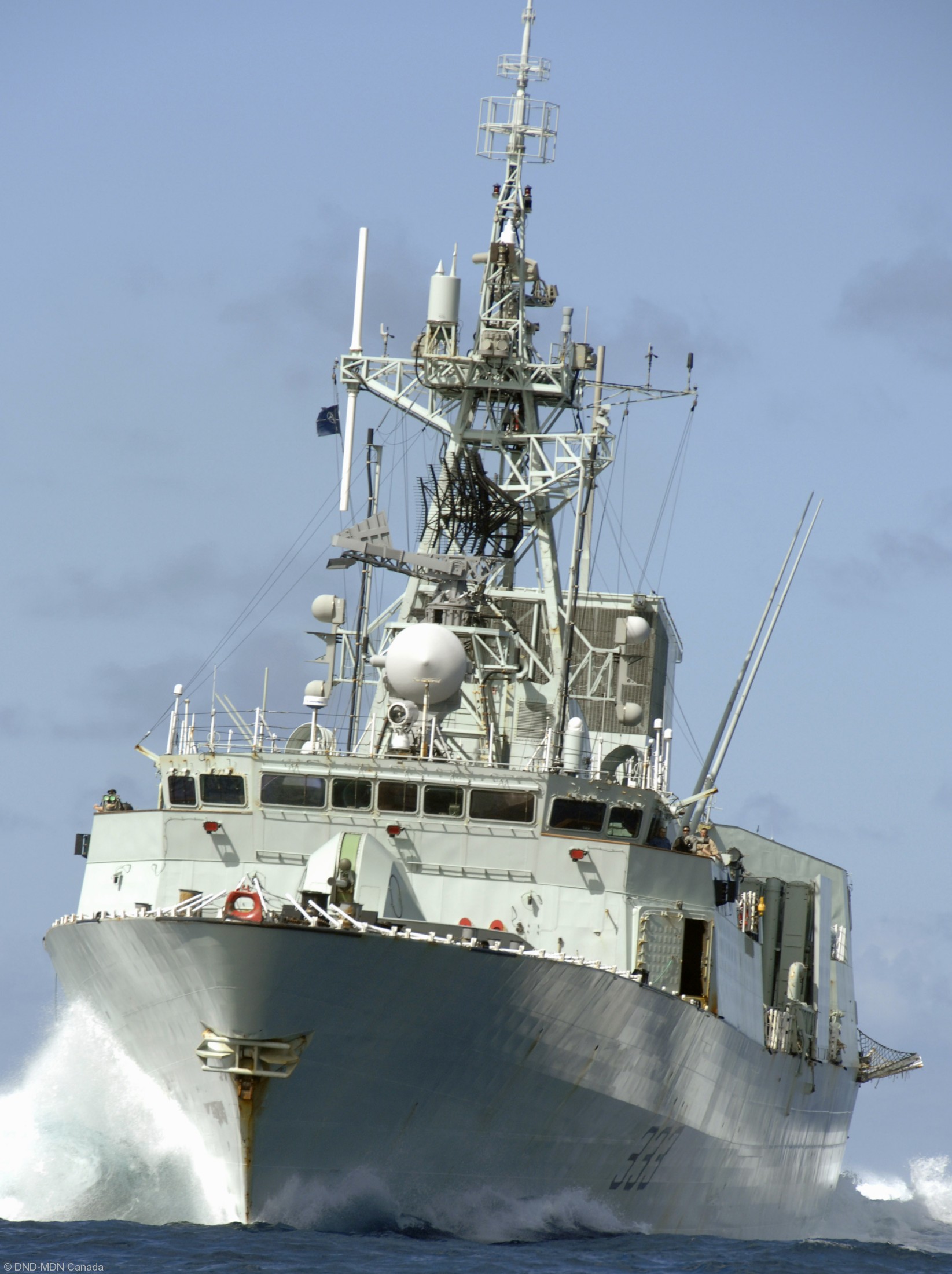 ffh-333 hmcs toronto halifax class helicopter patrol frigate ncsm royal canadian navy 58