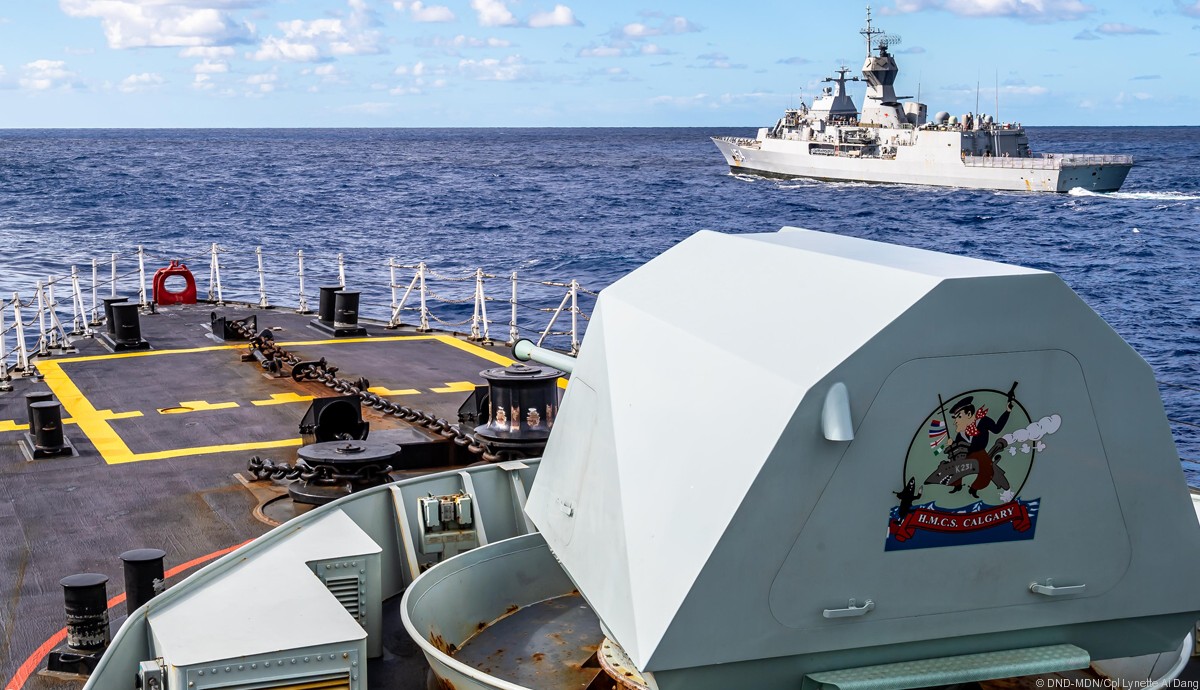 ffh-335 hmcs calgary halifax class helicopter patrol frigate ncsm royal canadian navy 61