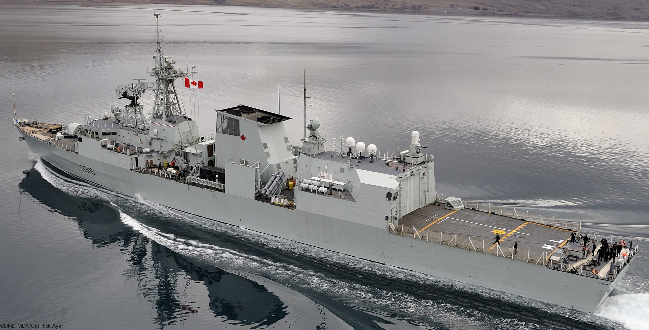 ffh-336 hmcs montreal halifax class helicopter patrol frigate ncsm royal canadian navy 02