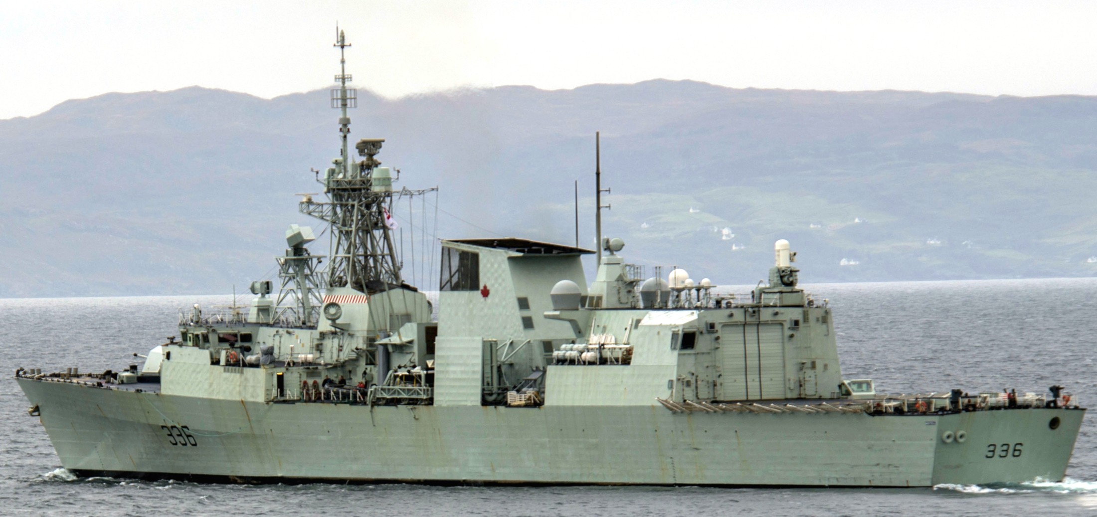 ffh-336 hmcs montreal halifax class helicopter patrol frigate ncsm royal canadian navy 03