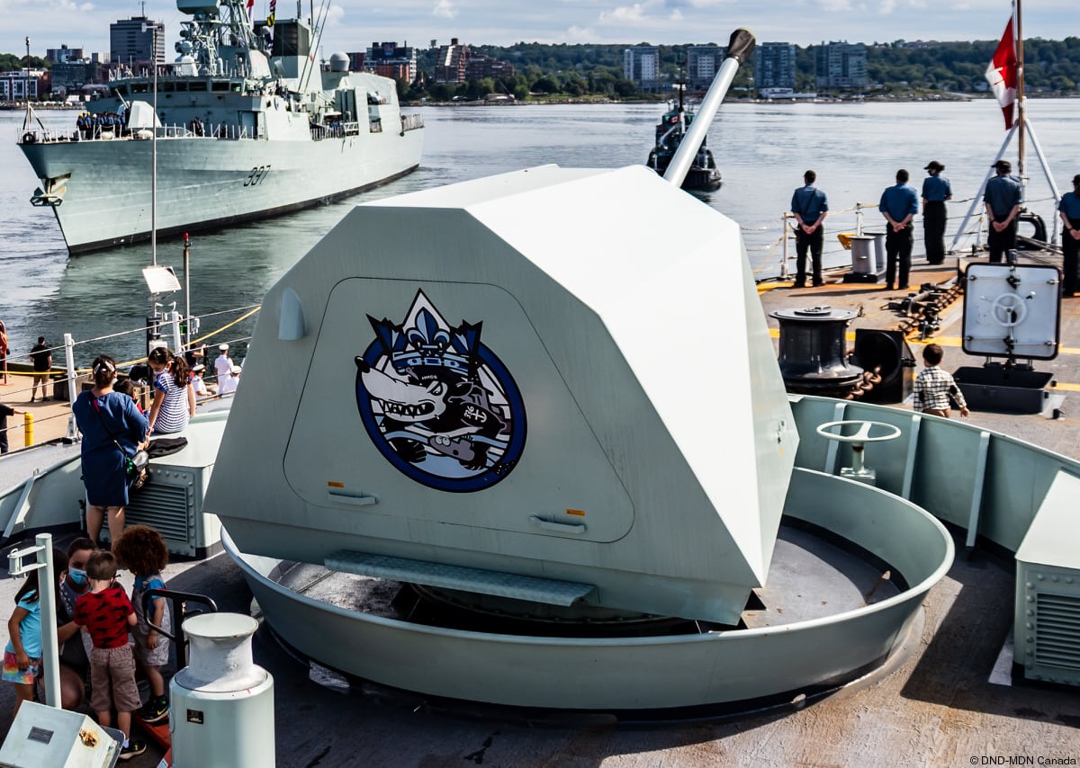 ffh-336 hmcs montreal halifax class helicopter patrol frigate ncsm royal canadian navy 09 bofors 57 mm gun