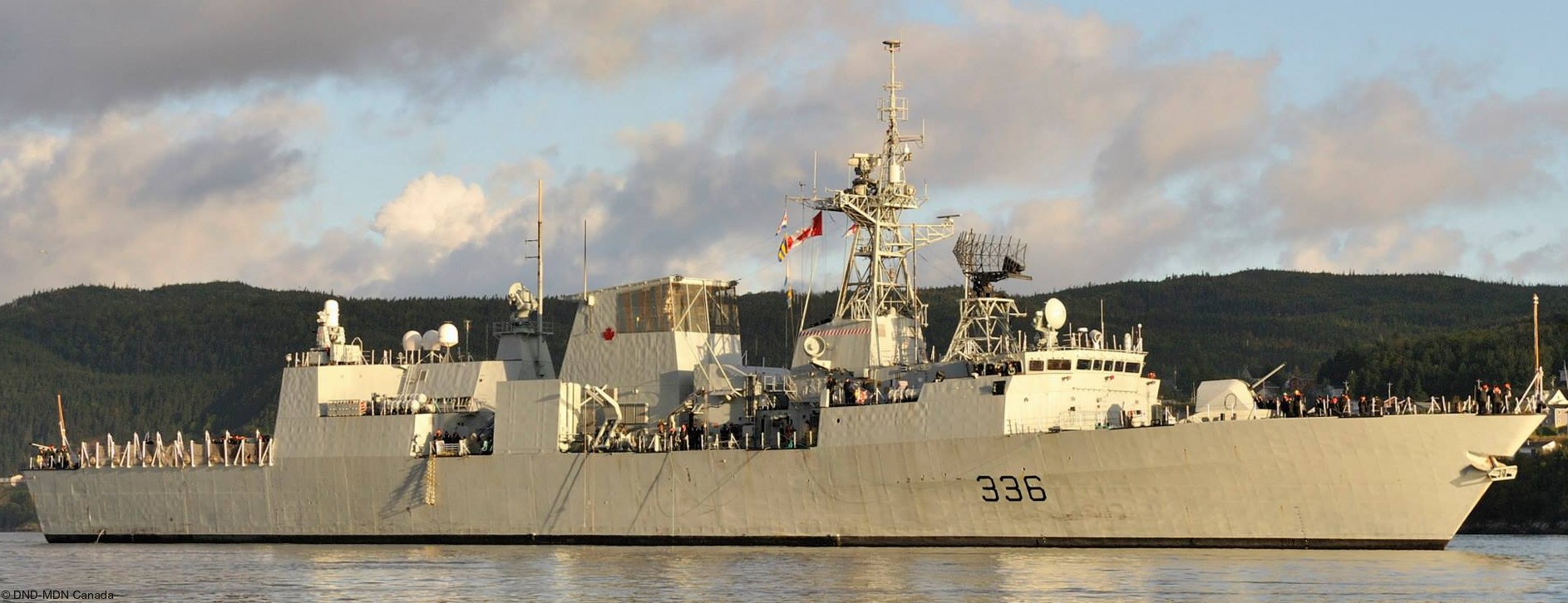 ffh-336 hmcs montreal halifax class helicopter patrol frigate ncsm royal canadian navy 19