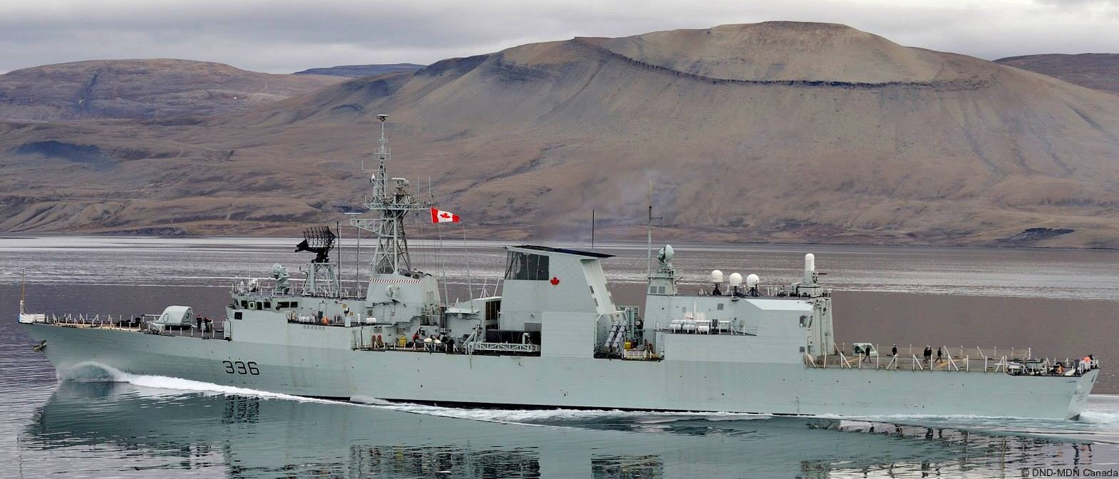 ffh-336 hmcs montreal halifax class helicopter patrol frigate ncsm royal canadian navy 24